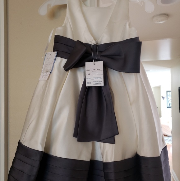 David's Bridal flower girl dress - Picture 3 of 7